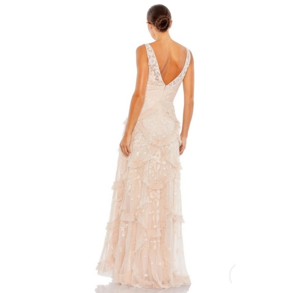 MAC DUGGAL SEQUINED SCALLOP RUFFLE TIERED V NECK GOWN size 8 - Picture 2 of 8